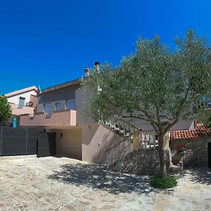 https://apartman-stela.hotelinzadar.com