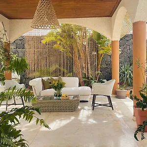 https://casa-mia-puerto-calero.in-canary-islands.com